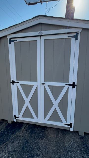 8x8 Barn