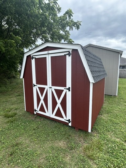 8x8 Barn
